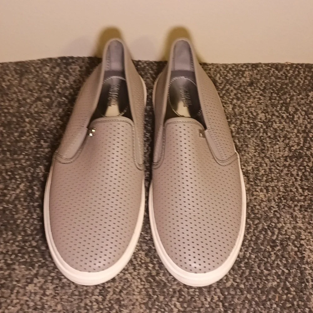 Michael kors Keaton size 7. 5 women's gray leather loafers